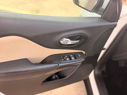 Used 2015 Jeep Cherokee Limited AWD/4WD image 12