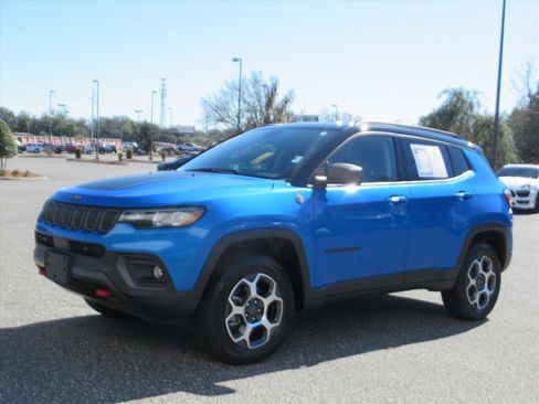 Used 2022 Jeep Compass Trailhawk image 3