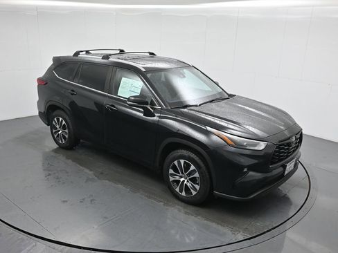 Used 2023 Toyota Highlander XLE image 43