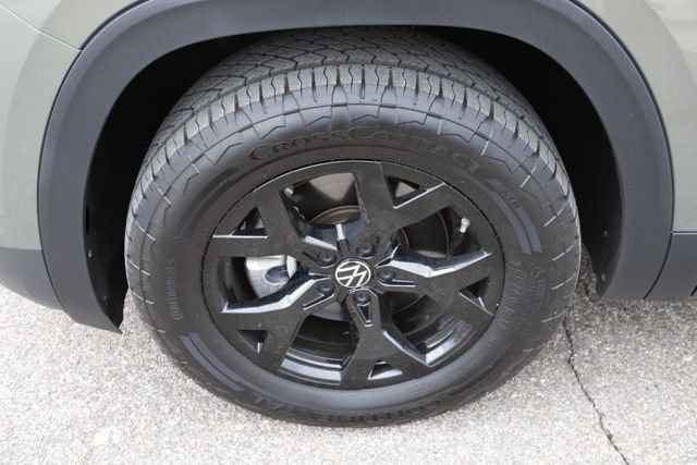 Used 2025 Volkswagen Atlas Peak Edition SE AWD/4WD image 11