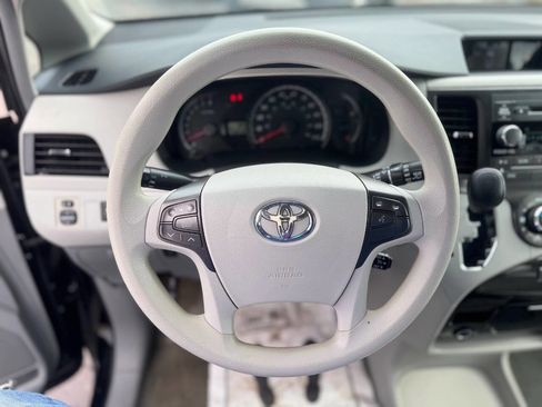 Used 2013 Toyota Sienna LE image 8