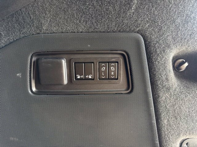 Used 2022 Cadillac Escalade ESV Premium Luxury Platinum AWD/4WD image 50