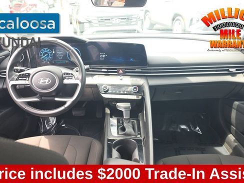 Used 2025 Hyundai Elantra SEL FWD image 26