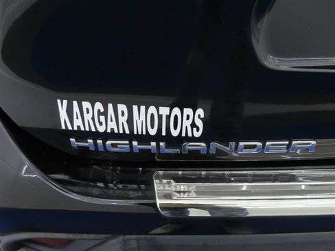 Used 2022 Toyota Highlander XLE AWD/4WD image 9