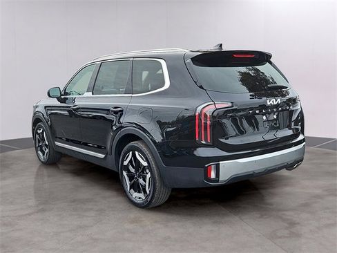 Used 2024 Kia Telluride EX w/ EX Captain's Chair Package image 6