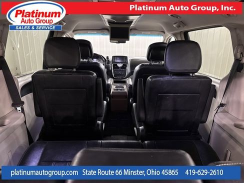 Used 2013 Chrysler Town & Country Touring image 32