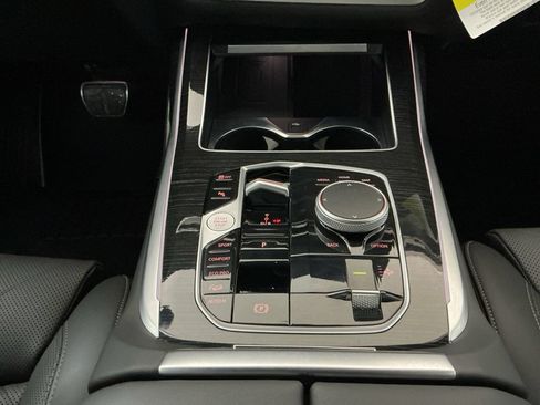 Certified 2025 BMW X7 xDrive40i w/ M Sport Package AWD/4WD image 13