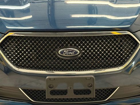 Used 2017 Ford Taurus SHO w/ Driver Assist Package image 5