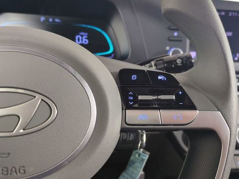 Used 2025 Hyundai Elantra SE FWD image 30