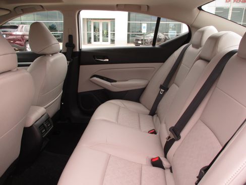 Used 2023 Nissan Altima 2.5 SL FWD image 16
