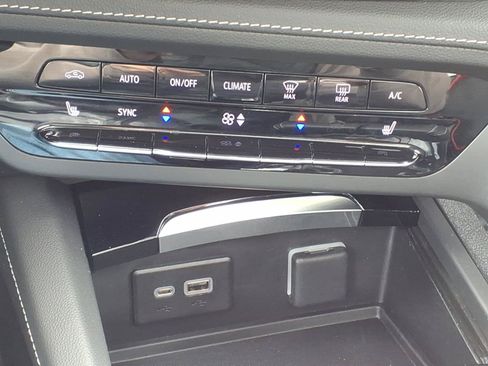 Used 2023 Buick Envision Essence w/ Sport Touring Package AWD/4WD image 19