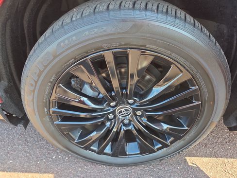 Certified 2023 Toyota Venza XLE image 11