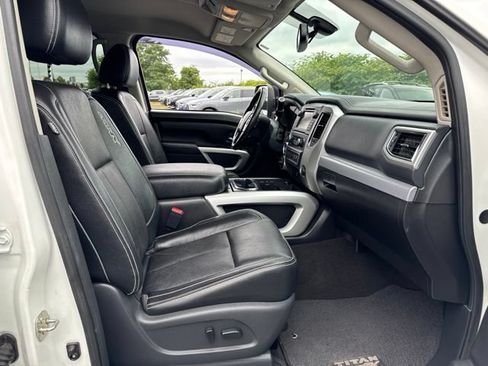 Used 2019 Nissan Titan PRO-4X w/ Pro-4x Convenience Package AWD/4WD image 42