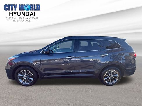 Used 2017 Hyundai Santa Fe SE image 2