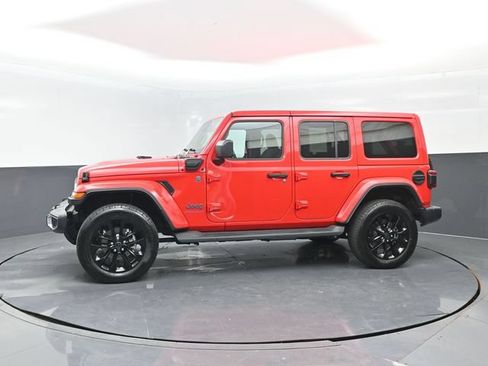 Used 2025 Jeep Wrangler Unlimited Sahara AWD/4WD image 4