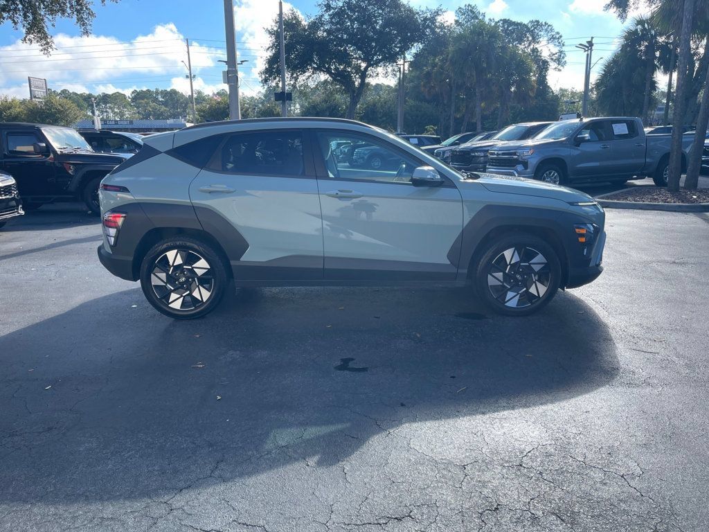Used 2025 Hyundai Kona SEL FWD image 7