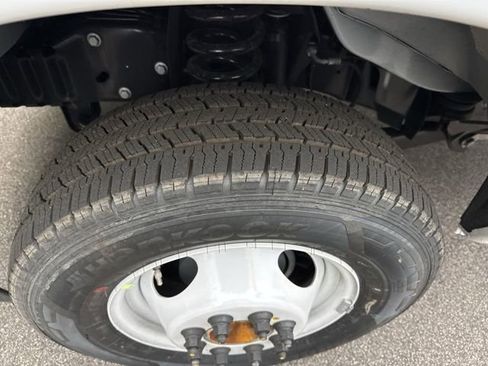 New 2027 Ford E-350 and Econoline 350 Super Duty RWD image 14