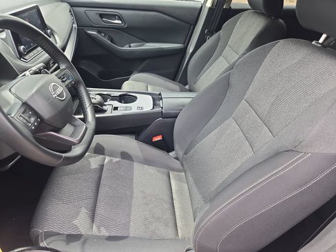 Used 2025 Nissan Rogue SV FWD image 17