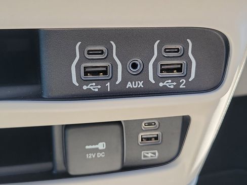 Used 2022 Chrysler Pacifica Touring-L image 23