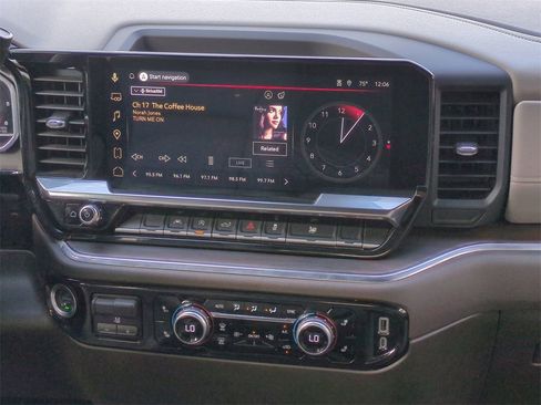 Used 2025 GMC Sierra 1500 SLT image 18