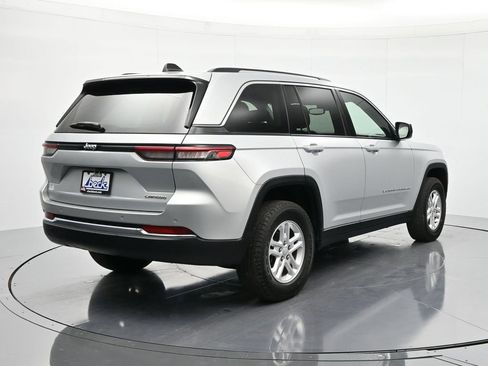 Used 2023 Jeep Grand Cherokee Laredo image 6