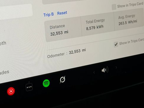 Used 2023 Tesla Model Y 2WD image 24