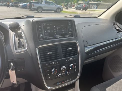 Used 2013 Dodge Grand Caravan SXT w/ Rear Park Assist Pkg FWD image 24