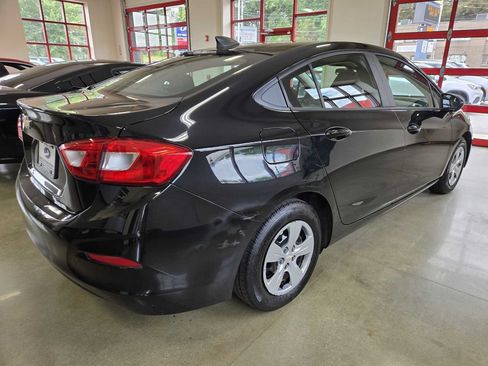 Used 2017 Chevrolet Cruze LS FWD image 6