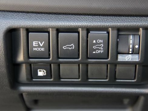 Certified 2025 Subaru Forester Limited AWD/4WD image 31