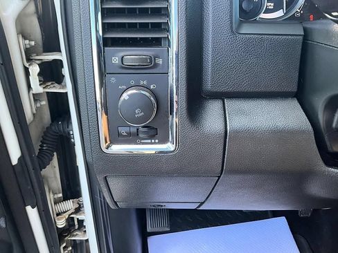 Used 2018 RAM 1500 Laramie w/ Convenience Group AWD/4WD image 18