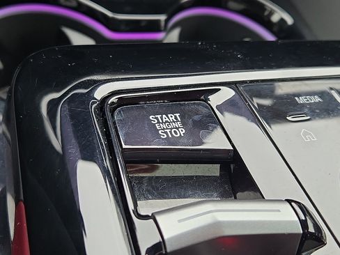 Used 2024 BMW 540i xDrive w/ Premium Package image 25