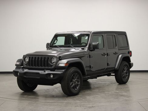 Used 2025 Jeep Wrangler Unlimited Sport AWD/4WD image 4
