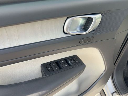 Certified 2023 Volvo XC40 B5 Plus w/ Protection Package Premier image 12