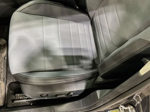 Used 2025 Volkswagen Jetta SE w/ Sunroof Package FWD image 20