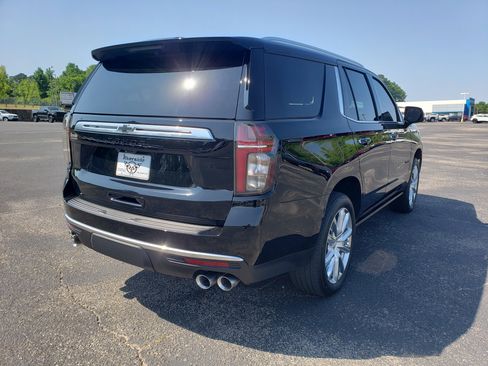 Used 2024 Chevrolet Tahoe High Country RWD image 3