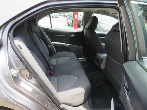 Used 2018 Toyota Camry LE FWD image 20