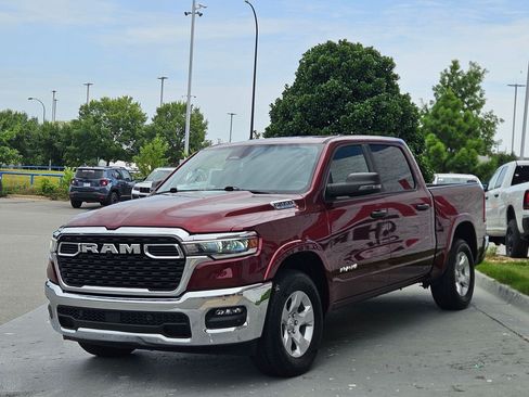 Used 2025 RAM 1500 Big Horn AWD/4WD image 3