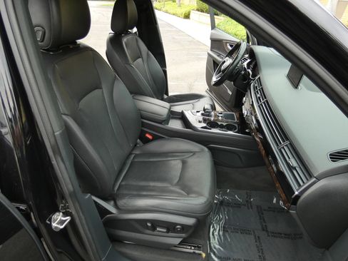 Used 2017 Audi Q7 3.0T Prestige w/ Prestige Package image 32
