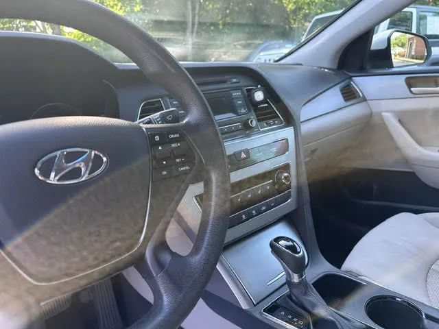 Used 2017 Hyundai Sonata SE FWD image 11