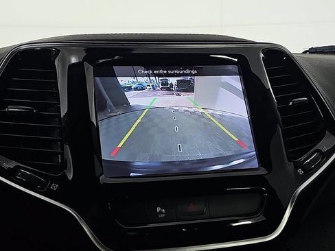 Used 2020 Jeep Cherokee Limited FWD image 21