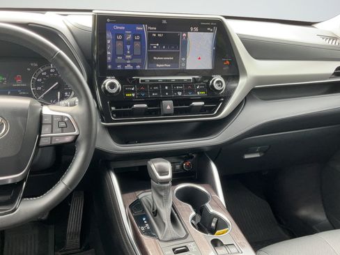 Used 2020 Toyota Highlander Platinum AWD/4WD image 16