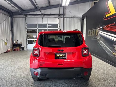 Used 2023 Jeep Renegade Latitude AWD/4WD image 19