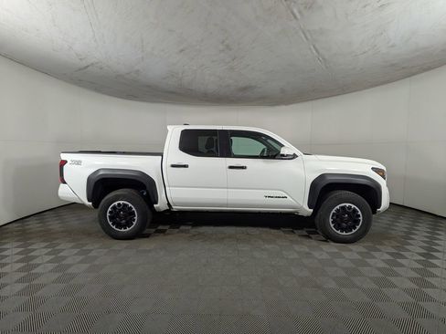 Used 2024 Toyota Tacoma TRD Off-Road image 6