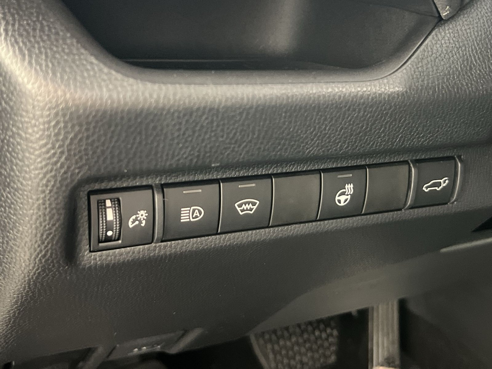 Used 2023 Toyota RAV4 XLE Premium AWD/4WD image 31