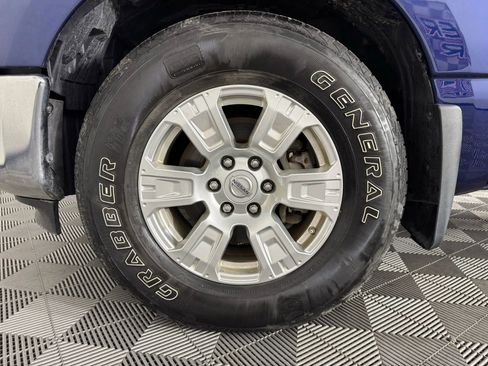 Used 2019 Nissan Titan SV image 40