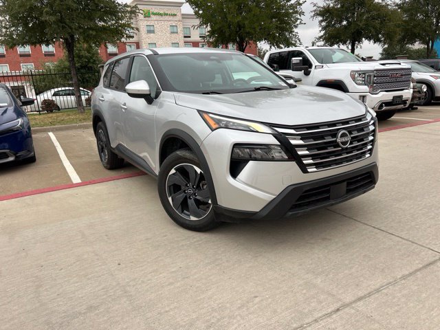 Used 2024 Nissan Rogue SV FWD image 1