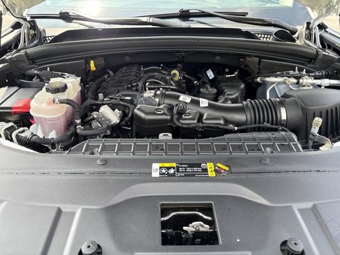 Used 2023 Jeep Grand Cherokee Laredo RWD image 34