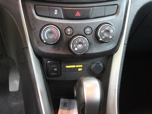 Used 2020 Chevrolet Trax LT w/ Driver Confidence Package FWD image 19