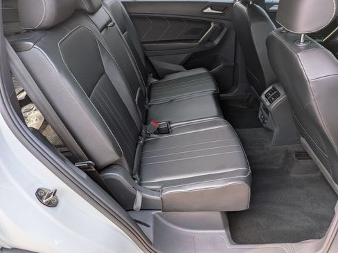 Used 2022 Volkswagen Tiguan SE R-Line FWD image 18