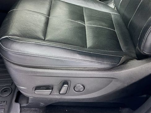 Used 2022 Kia Telluride EX w/ EX Premium Package FWD image 11